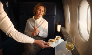 FOX,  nueva experiencia premium en Primera Clase de Lufthansa